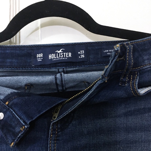 Hollister Dark Wash Crop Denims - Picture 3 of 4